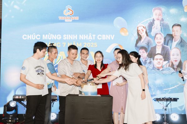 Ảnh: Cùng gửi lời chúc mừng đến CBNV sinh nhật tháng 7