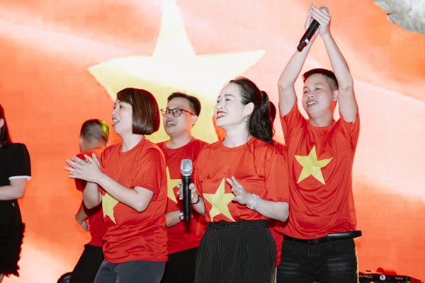 Ảnh: Tiết mục văn nghệ của Khối Kinh doanh Thép