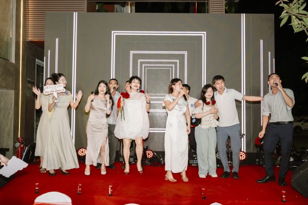 Ảnh: Tiết mục của Khối Marketing, Pháp chế & Bất động sản