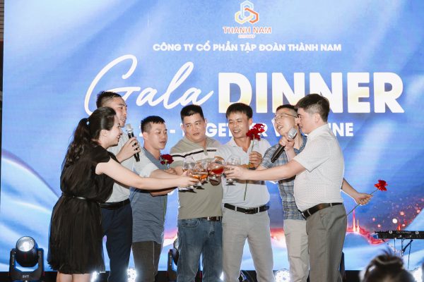 Ảnh: Những phút văn nghệ ngẫu hứng
